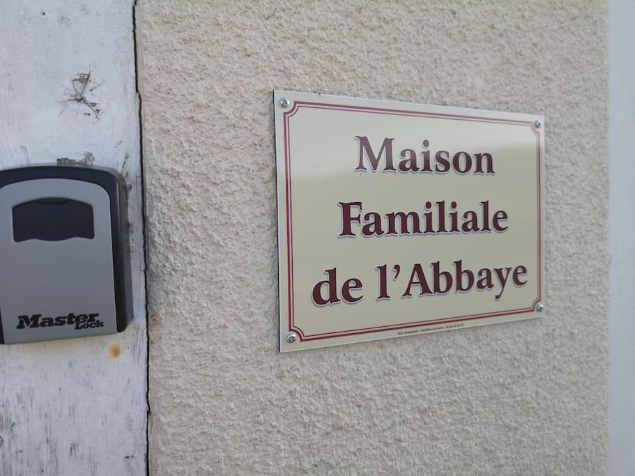 Maison Familiale De L Abbaye Clairvaux Exterior foto